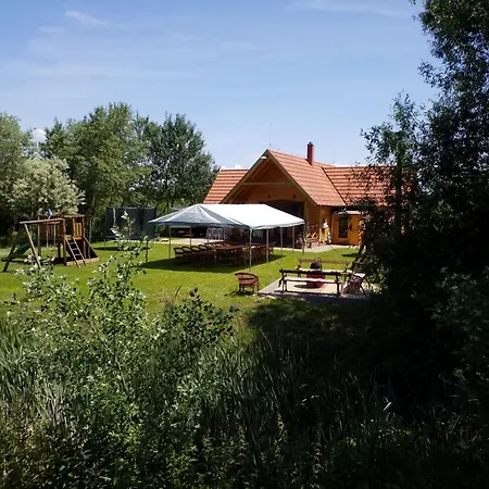 Tomajor Vendeghazak Apartament *
