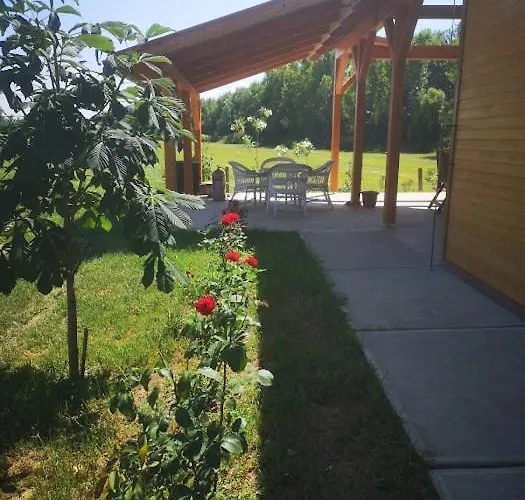 Tomajor Vendeghazak Daire *