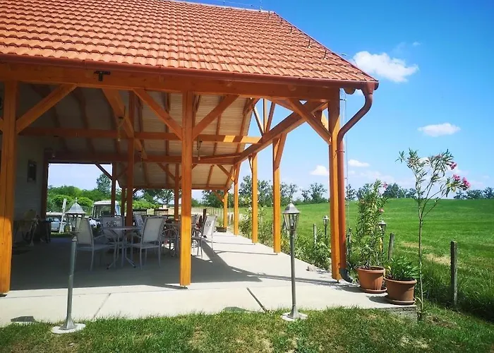 Tomajor Vendeghazak Daire *