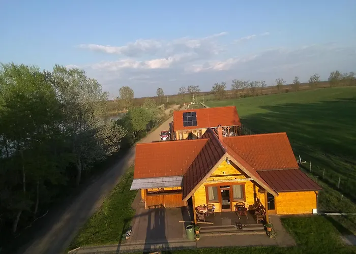 Tomajor Vendeghazak * Tiszaeszlar